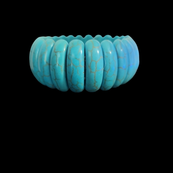 Faux Turquoise bracelet NWOT - Picture 2 of 2